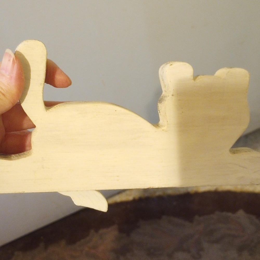 Handmade Painted White Wood Cat Shelf Sitter w/ Yellow Eyes & Red Collar - Picture 5 of 5